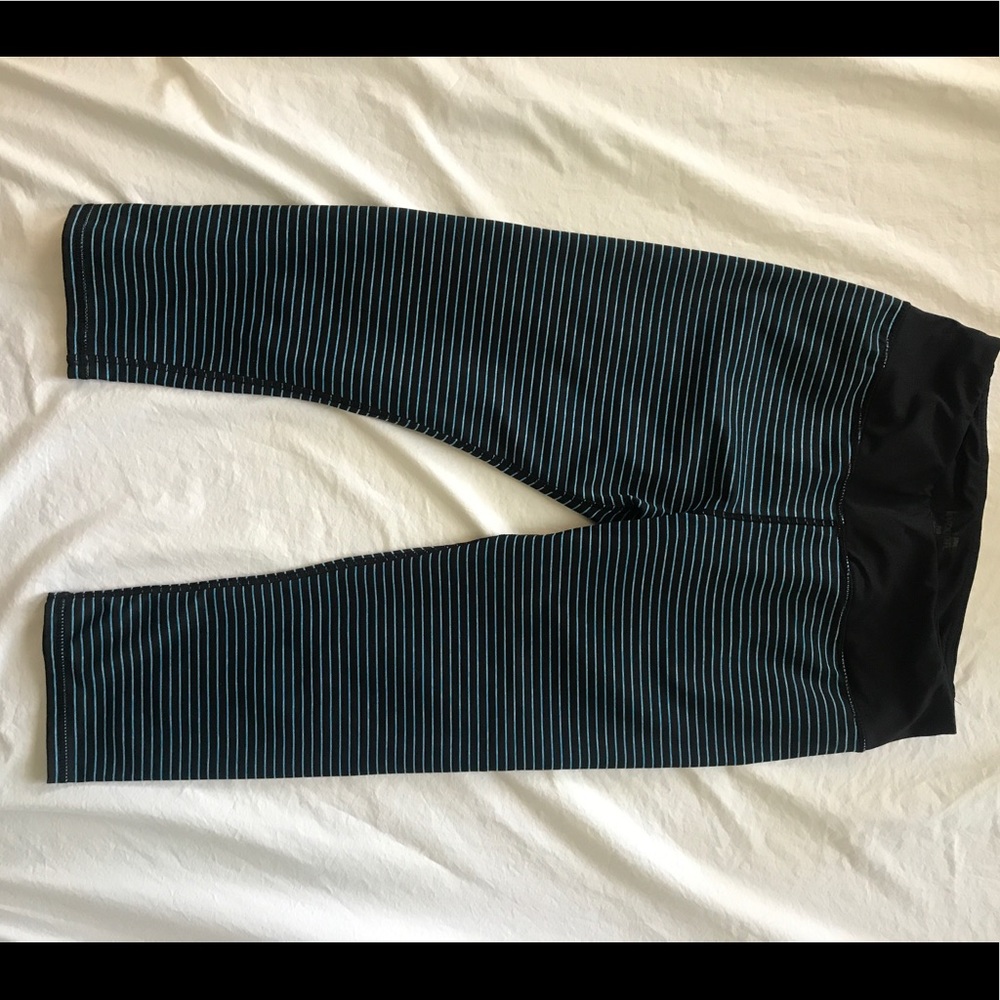 Turquoise/Black Capri Leggings